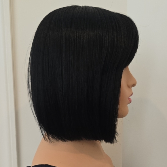 Black Synthetic Bob Wig With Bang - Picture 3 of 6